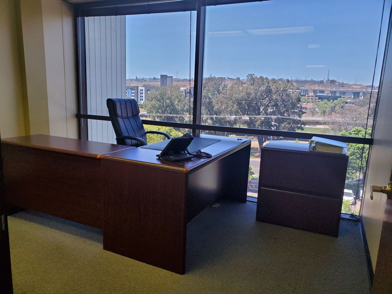 BEAUTIFUL SUITE. 4 OFFICES, RECEPTION, OPEN SPACE, CONFERENCE.